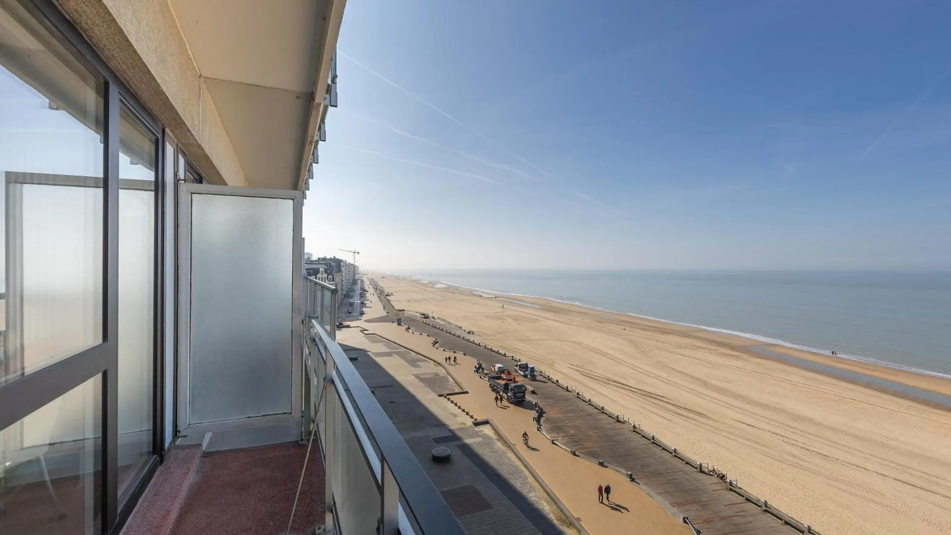 Apartment Royal Palace 7 - 07-04 Ostend Belgium
